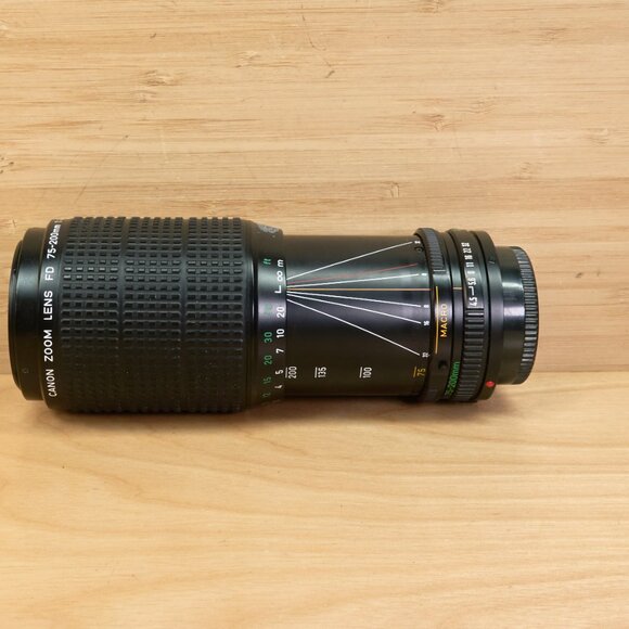 Canon FD 75-200mm f/4.5 / Manual Focus Push-Pull Zoom Lens / FD Mount - Picture 5 of 7